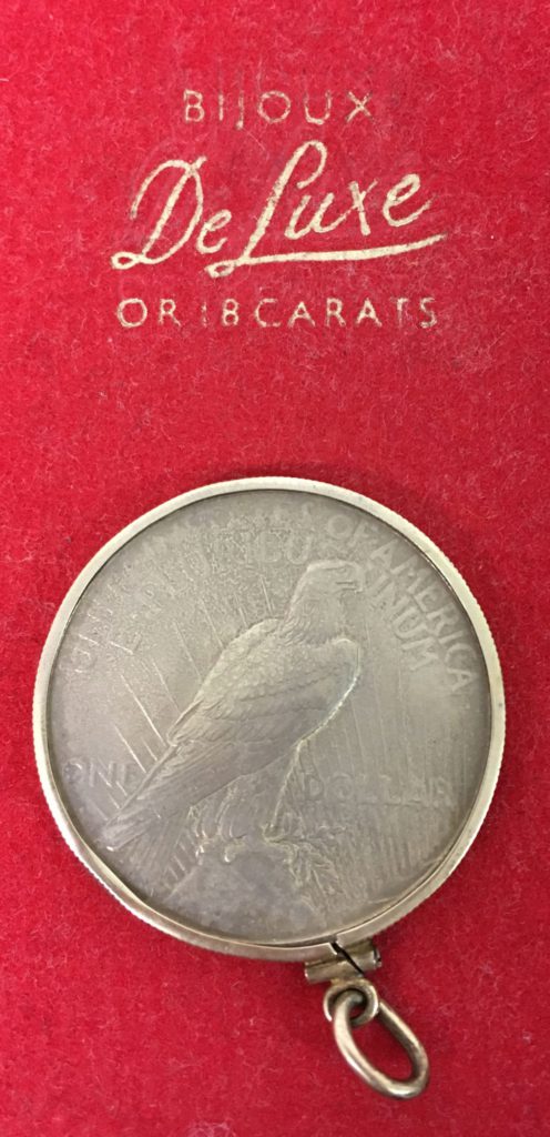 1 dollar zilver munt in juweel