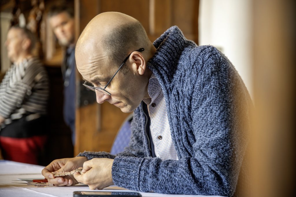 Bart Van Acker munten bankbiljetten postkaarten postzegels